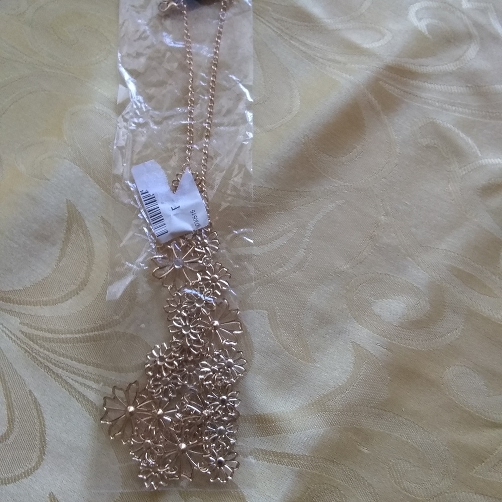 Jewelery in bulk lots